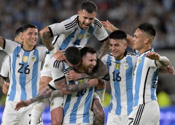 Argentina gana 2-0 a Panamá con Messi que llega a los 800 goles en su carrera