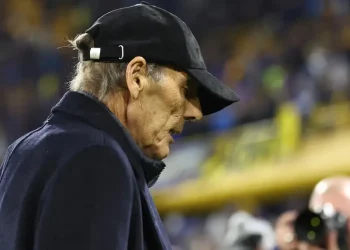Russo, DT de Boca, internado por tercera vez en casi un mes