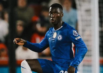Moisés Caicedo salva al Chelsea y Yerry Mina factura en Italia