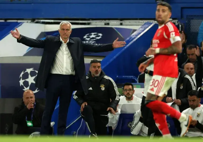 Chelsea gana 1-0 al Benfica en el regreso de Mourinho