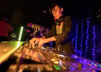 Las mujeres DJ van ganando espacio en El Cairo. Foto: AFP