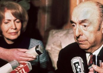 Un laboratorio canadiense estudia el posible envenenamiento del escritor Pablo Neruda. Foto: AFP.