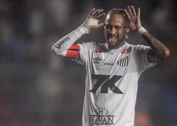 Neymar sigue vendiendo camisetas, ¿marcará goles para el Santos?