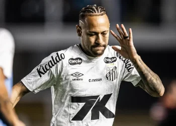 Neymar discutió con hincha que lo llamó ‘mercenario’