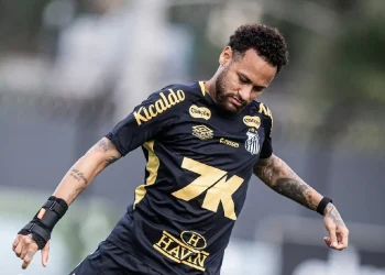 Neymar debe volver a jugar en noviembre, dice presidente del Santos