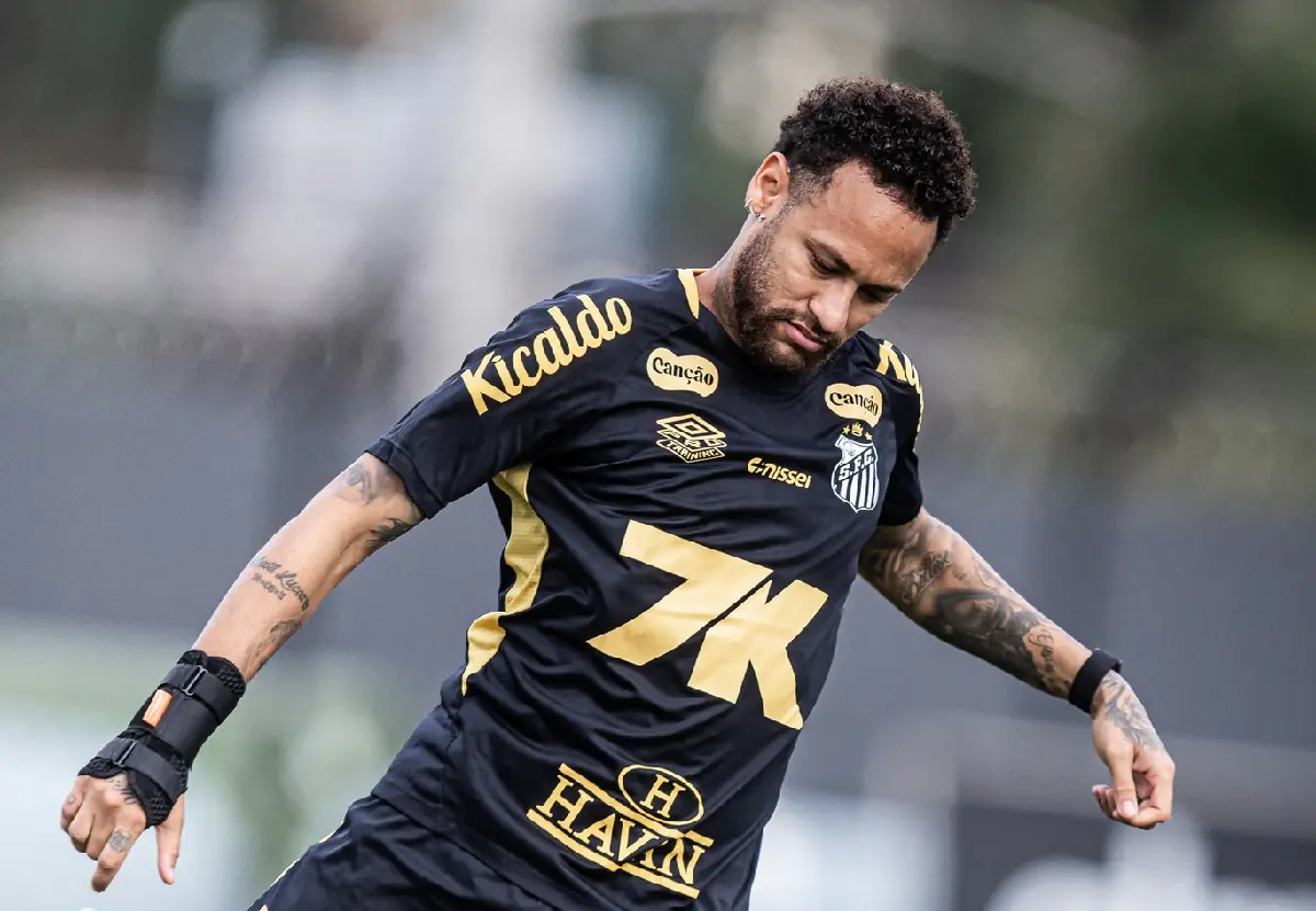 Neymar debe volver a jugar en noviembre, dice presidente del Santos