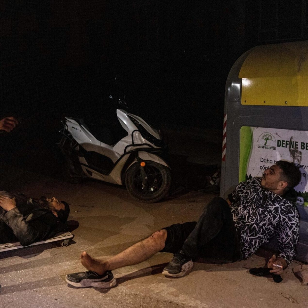 Heridos de un nuevo terremoto de magnitud 6,4, que sacudió el lunes por la noche la provincia meridional turca de Hatay y el norte de Siria. Foto: AFP.