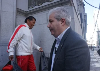 Oposición abandona reunión para destrabar créditos