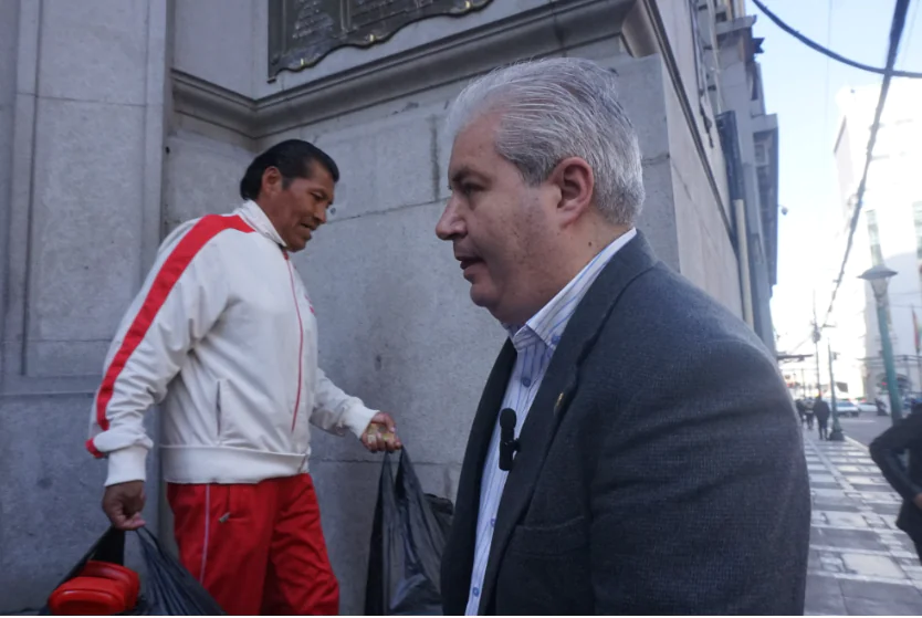 Oposición abandona reunión para destrabar créditos