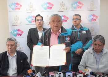 El alcalde Iván Arias promulga la norma 064 que abroga la ordenanza 046. Foto: AMUN