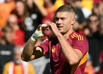 Roma gana 2-0 al Hellas Verona y se pone segunda