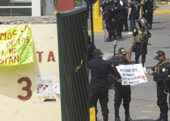 Ministro de Perú advierte que protestas contra la presidenta continuarán