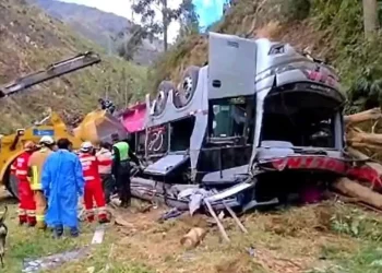 Al menos 15 muertos en accidente de autobús en los Andes de Perú