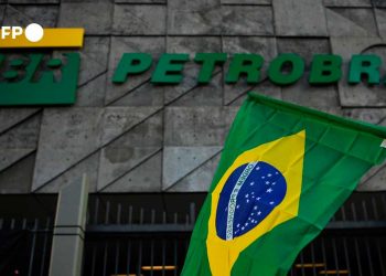 Brasileña Petrobras baja precios