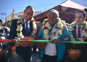 La Paz inaugura plazoleta con escultura de Ramsés II