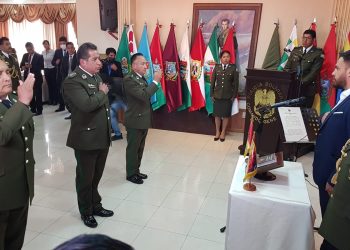 Del Castillo posesiona a jefes policiales interinos: ‘Pueden hacer carrera sin amigos’