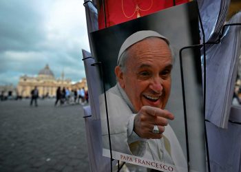 postales_del_papa_en_san_pedro.jpg