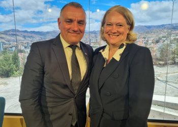 ‘Enemigos de ayer, más que amigos hoy’: Roos y Schulz conmemoran el Tratado del Elíseo