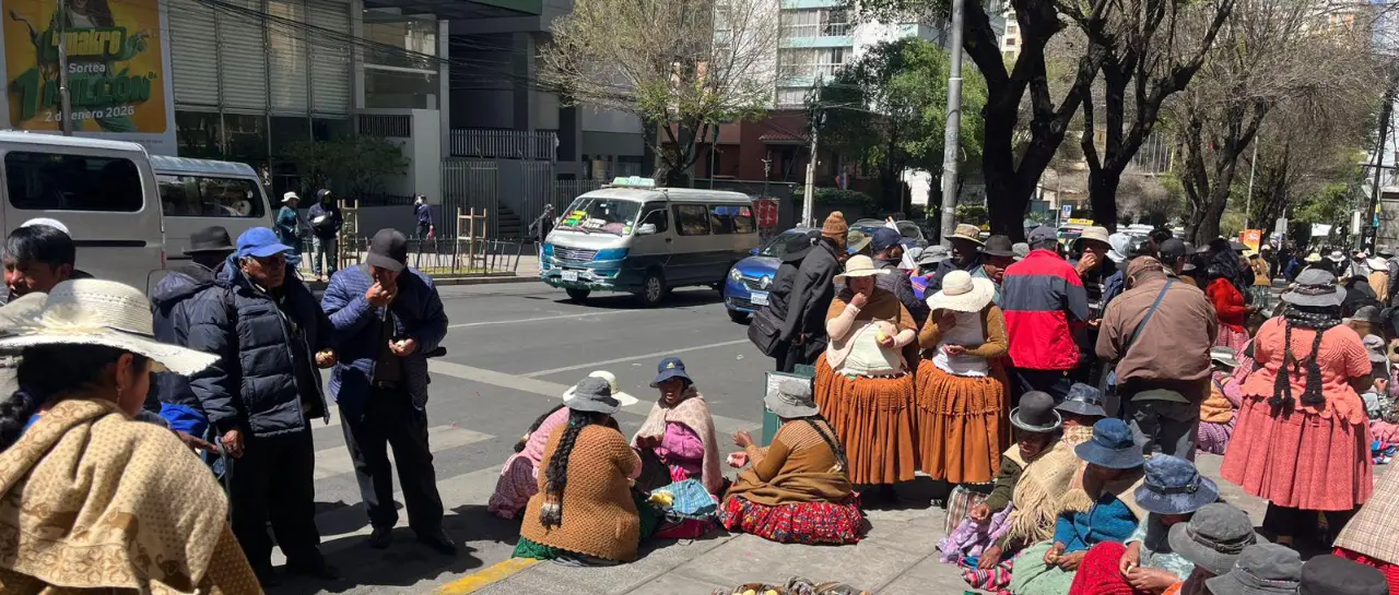 Productores lecheros de Omasuyos exigen a EBA pago de Bs 2 millones