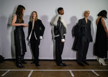 Diseños de la la marca estadounidense Proenza Schouler. Foto: AFP