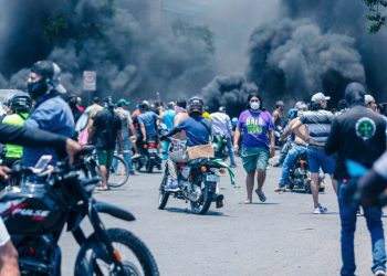 Las protestas en Santa Cruz se masifican, piden la liberación de Camacho. Foto: Archivo LR