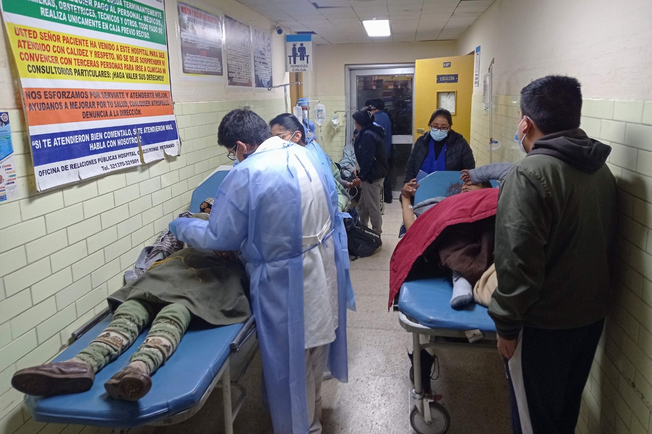 Del total de pacientes hospitalizados, 34 se encuentran en la región Puno, uno en Arequipa y otro en Apurímac. Foto: AFP