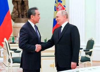 putin_wang_yi_en_el_kremlin.jpg