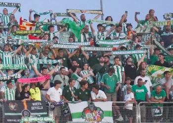 Betis anuncia cierre parcial de una grada de La Cartuja por racismo