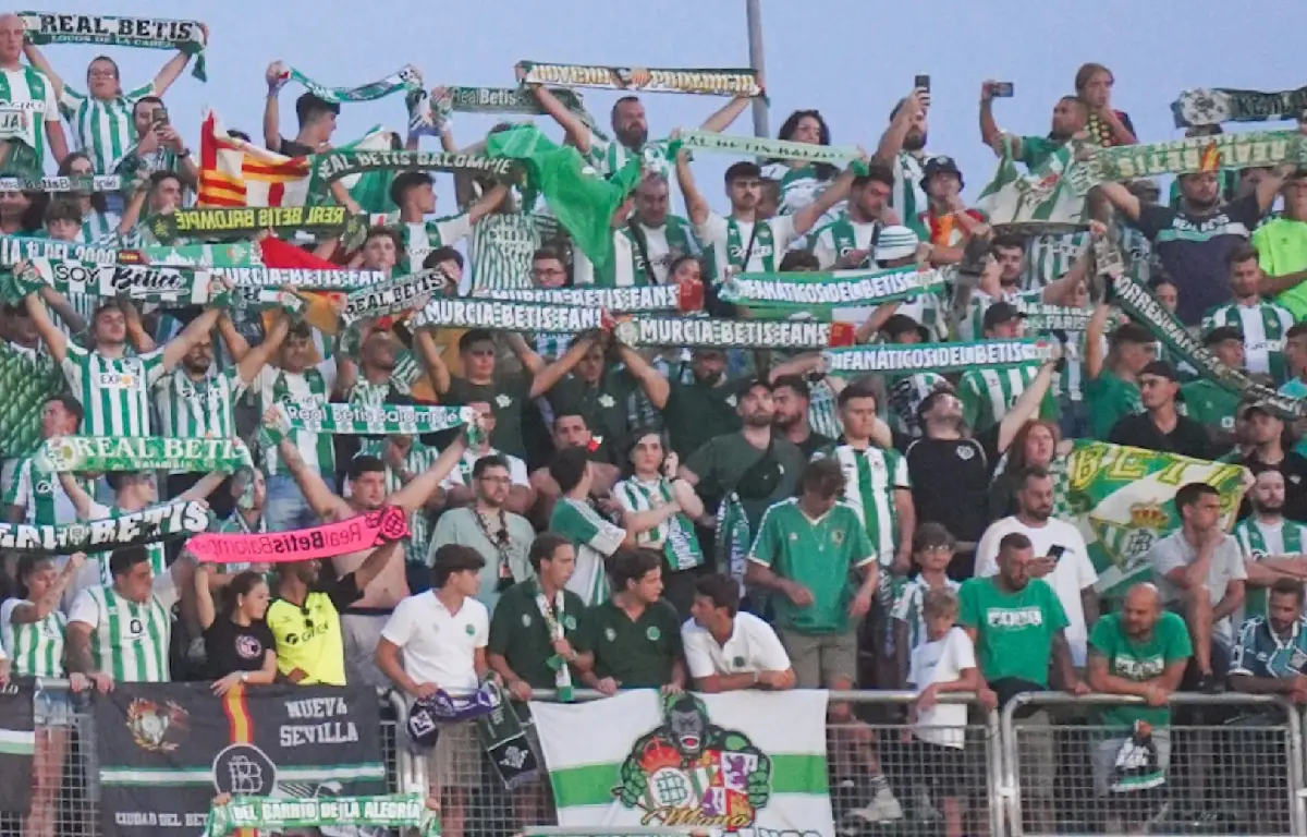 Betis anuncia cierre parcial de una grada de La Cartuja por racismo