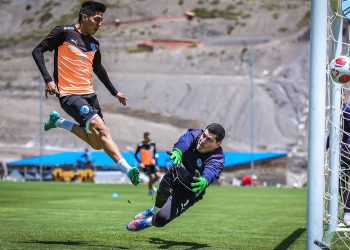 ramiro_vaca_carlos_lampe_en_un_entrenamiento_de_bolivar.jpg