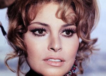 El afiche de la película 'Un millón de años A.C.' le dio la vuelta al mundo y marcó por siempre a la actriz Raquel Welch. Foto: AFP.
