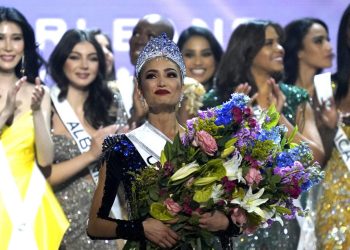 Miss Estados Unidos R'Bonney Gabriel (C), ganadora de la 71ª edición del certamen Miss Universo en el Centro de Convenciones Ernest N. Morial de Nueva Orleans, Luisiana, el 14 de enero de 2023. Foto: AFP.