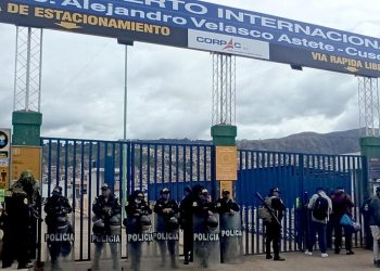 El aeropuerto de Cusco, principal punto de ingreso de turismo en el sur de Perú, reinició operaciones este sábado, después de dos cierres como medida de prevención. Foto: GEC.