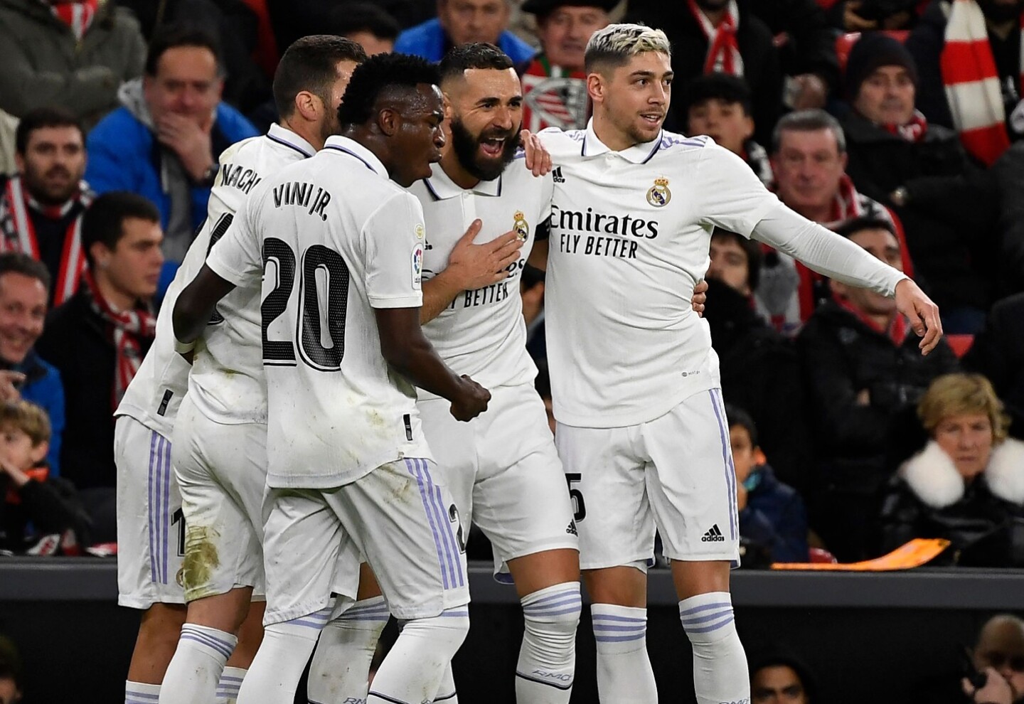 Real Madrid gana al Athletic y mantiene el pulso del Barcelona