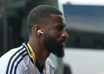 El defensor del Real Madrid Antonio Rüdiger sufre una lesión muscular