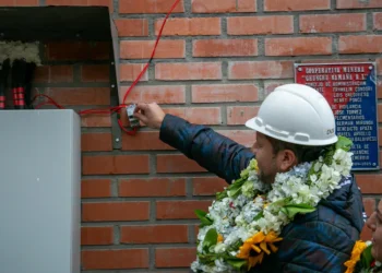 Gobierno inaugura red eléctrica para cooperativas mineras