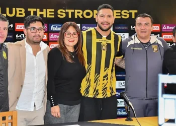 Salvareschi y Chávez ya lucen la casaca de The Strongest