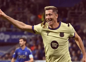 El Barça remonta 3-1 en Oviedo para seguir la estela del Real Madrid