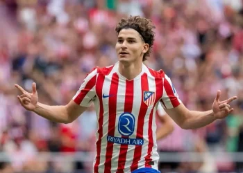Julián Álvarez guía al Atlético en la goleada al Real Madrid