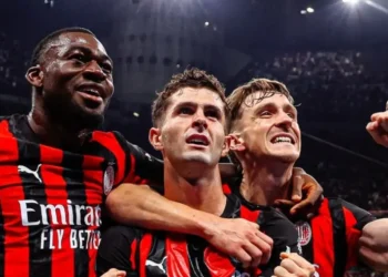 AC Milan vence 2-1 al Napoli y le arrebata el liderato en la Serie A