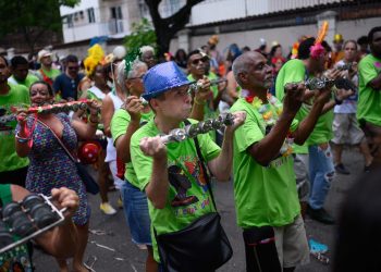 Antes del carnaval, cientos de "blocos" callejeros animan desde la semana pasada las calles de Río. Foto: AFP