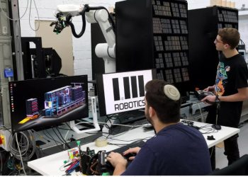Trabajo en la compañía 1MRobotics. Foto: AFP