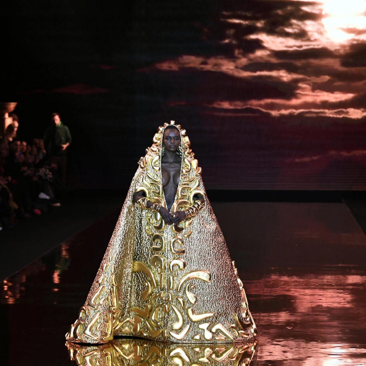 Desfile del estilista francés Stéphane Rolland en la Semana de la Alta Costura de París, el 24 de enero de 2023. Foto: AFP.