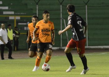 Royal Pari da vuelta el resultado y vence a Independiente
