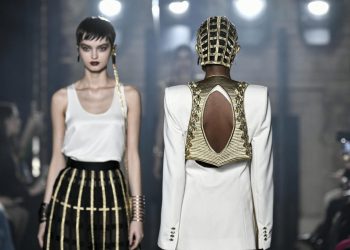 Desfile de la casa marroquí Sara Chraibi durante la Semana de la Alta Costura de París, el 26 de enero de 2023. Foto: AFP.