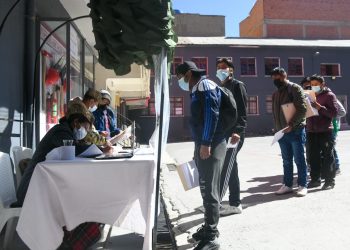 Jóvenes se inscriben al servicio militar. Foto: Ministerio de Defensa