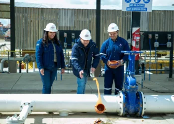 Gobierno inaugura sistema dual para agilizar descarga de combustibles