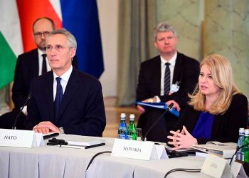 stoltenberg_durante_la_reunion_de_otan_en_polonia.jpg