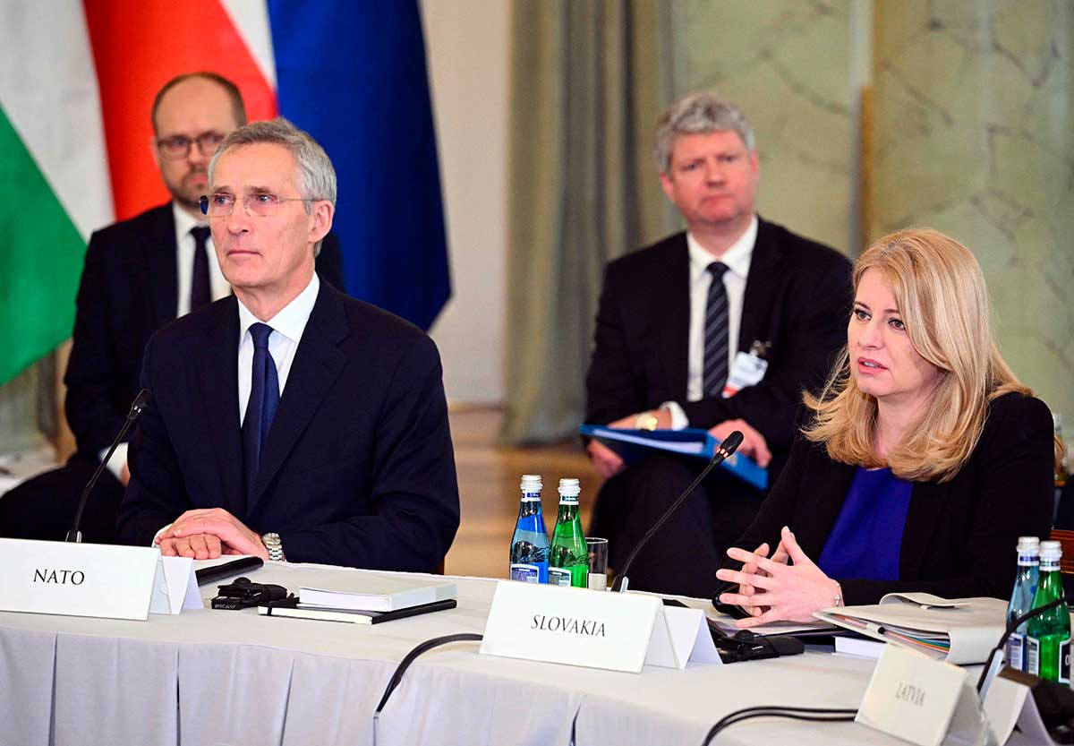 stoltenberg_durante_la_reunion_de_otan_en_polonia.jpg