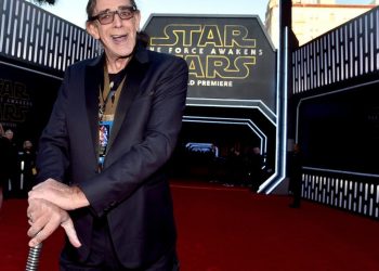 Foto de archivo de Peter Mayhew durante el estreno de 'Star Wars, episodio VII: el despertar de la fuerza' en 2015. Foto: AFP.